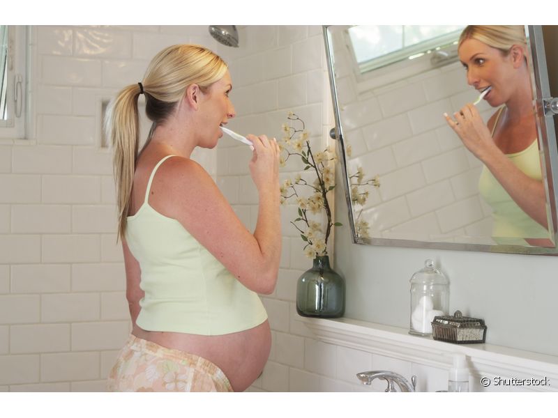 Faça a higiene bucal com uma escova de cerdas macias;