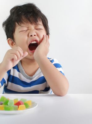 Sensibilidade dentária também é possível em crianças. Odontopediatra explica como se prevenir