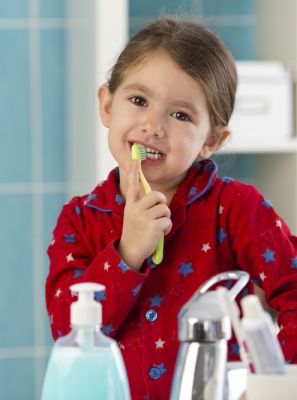 Usar creme dental com flúor nos dentes de leite é recomendado?