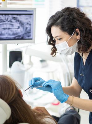 Implante dentário é dividido em etapas. Confira o passo a passo desse procedimento