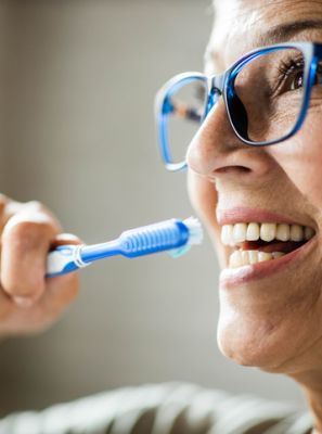 5 dicas de como cuidar do seu implante dentário