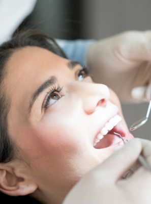 Profilaxia dentária: o que é? Quais os benefícios do procedimento? Deixa os dentes mais brancos? Saiba tudo sobre essa técnica