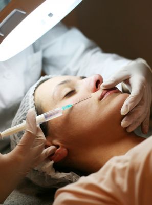 Toxina botulínica na odontologia: em quais casos usar? Um dentista pode aplicar? Entenda os benefícios da substância para a saúde bucal