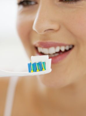 Dor de dente: conheça o passo a passo de como melhorar esse incômodo em casa antes de ir ao dentista
