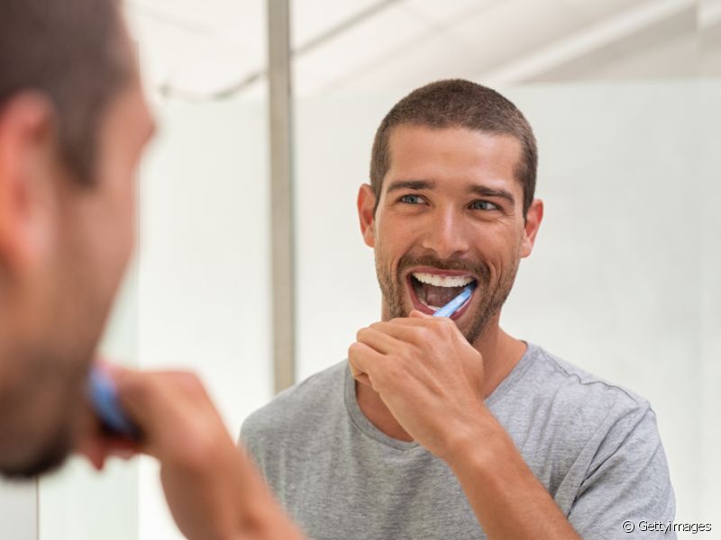 Depois do procedimento, é importante tomar todas as medicações e manter uma boa higiene bucal para manter o dente limpo e saudável.