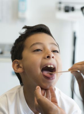 Úvula bífica: o que é? Quais são as causas? Dentista indica o melhor tratamento para a doença bucal