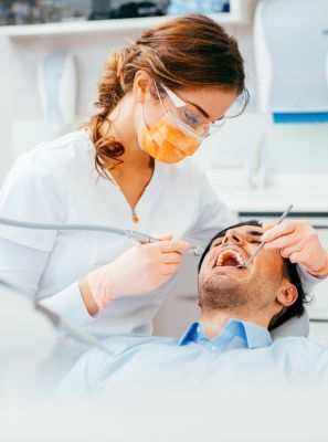 Tratamento de canal: dentista explica o procedimento do início ao fim
