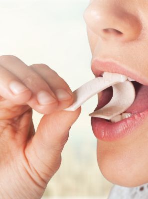 Chiclete ajuda na limpeza dos dentes?